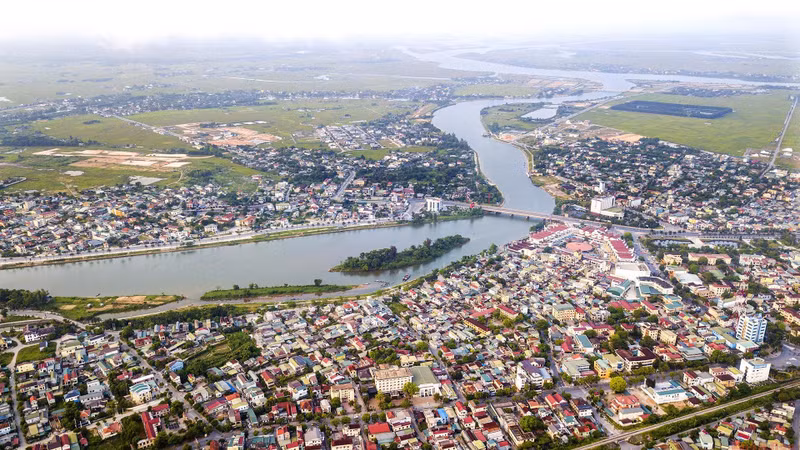 The Hieu River runs through the centre of Dong Ha City, the capital of Quang Tri Province.
