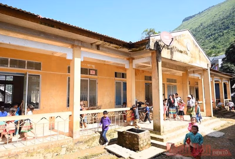 Students in a mountainous area. (Illustrative image/DUY LINH)