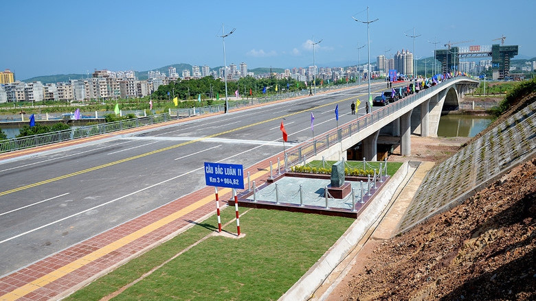 Bac Luan Bridge II is the largest arch bridge in Vietnam. (Credit: VOV)