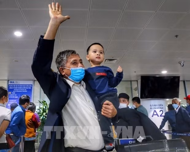 5,200 Vietnamese people and their family members have been evacuated from Ukraine. (Photo: VNA)
