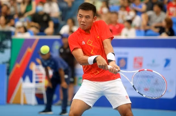 Ly Hoang Nam in the men's tennis singles final at SEA Games 31 on May 22 (Photo: VNA)