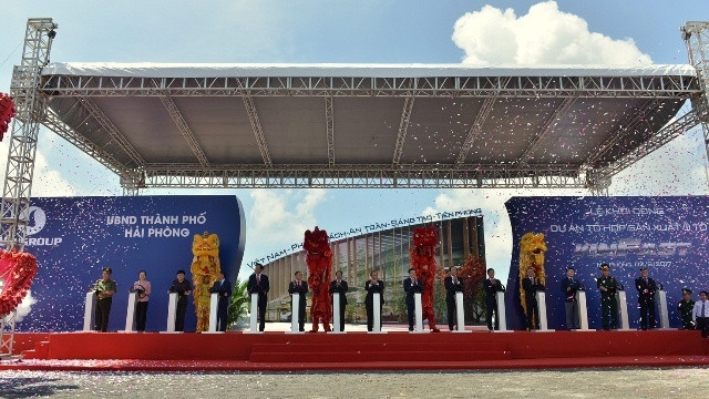 PM Nguyen Xuan Phuc joins delegates at the launching for construction of VINFAST automobile manufacturing complex in Hai Phong on September 2. (Credit: Vingroup)