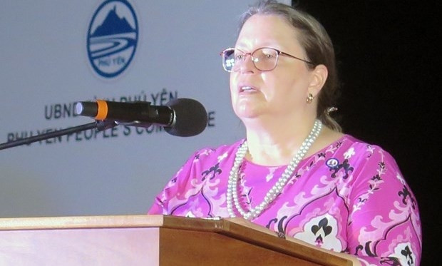 US Consul General in Ho Chi Minh City Marie C. Damour addresses the PP22 launching ceremony in Tuy Hoa city, the south-central coast province of Phu Yen on June 20 evening. (Photo: VNA)