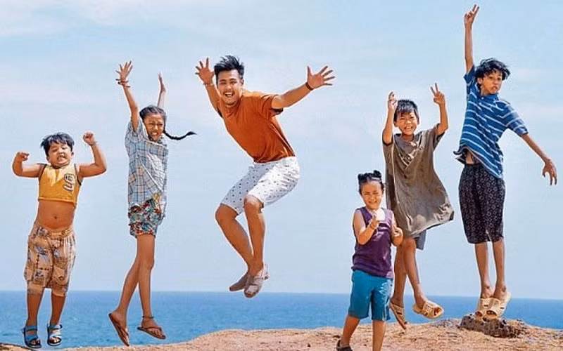 A scene from the movie "Anh Thay Ngoi Sao" (Superstar Teacher).