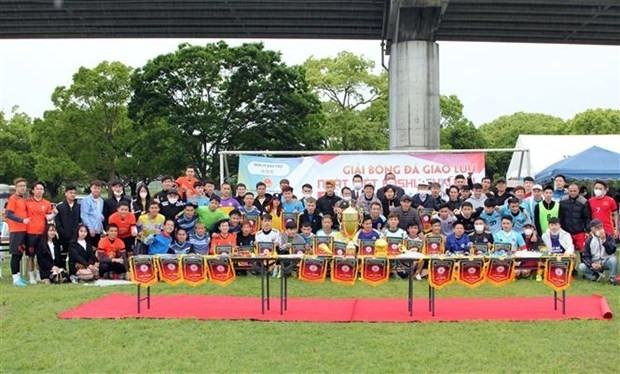 Vietnamese and Japanese players at the Enshu Fukuroi friendship tournament (Photo: VNA)