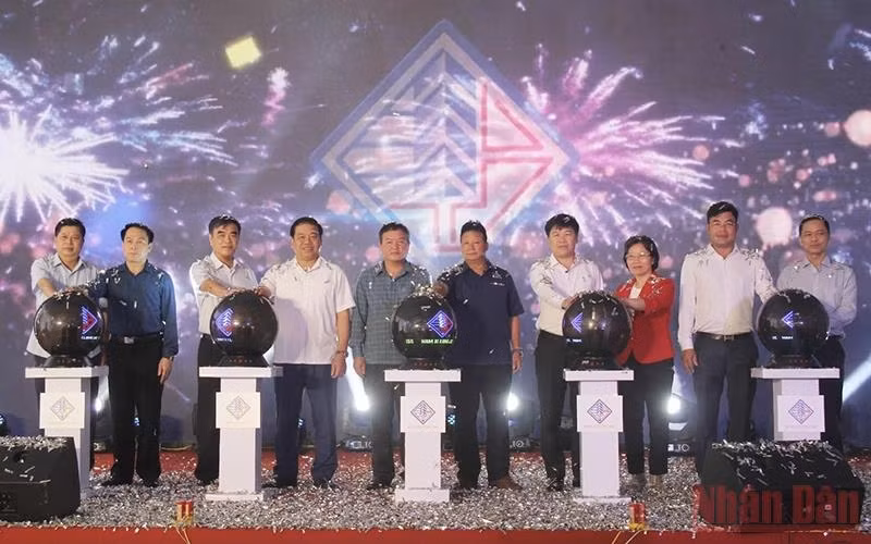 At the inauguration ceremony for the plant (Photo: NDO)