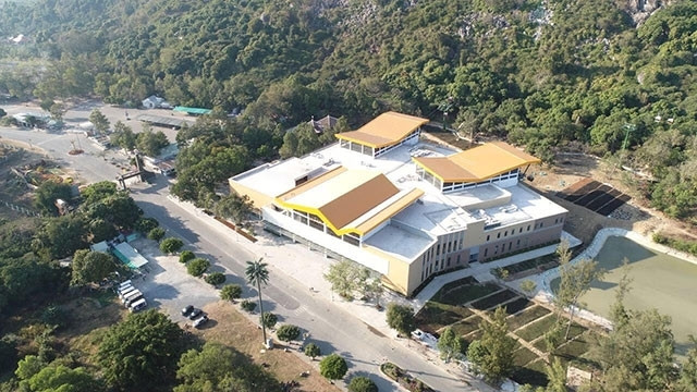 Ba Den cable car station 