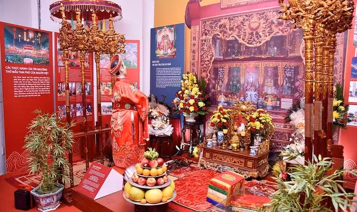 The worship of Mother Goddesses of the Three Realms is introduced at the exhibition. (Photo: NDO)