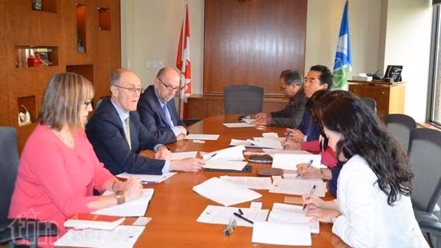 The Vietnamese delegation work with Canadian Association of Lawyers. (Credit: baotintuc.vn)