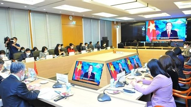  Standing Vice Chairman of the Vietnamese National Assembly Tran Thanh Man speaks at the conference. (Photo: VNA)
