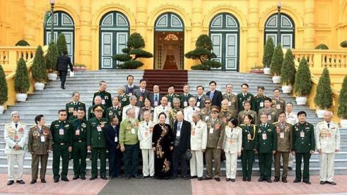 Vice President Nguyen Thi Doan and a delegation of war veterans from Regiment 174 (Source: VOV)
