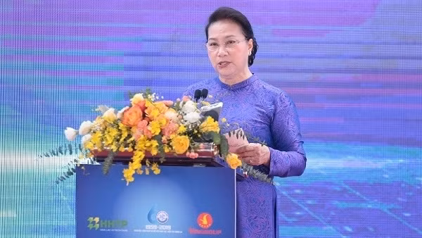Chairwoman of the National Assembly Nguyen Thi Kim Ngan speaking at the Hoa Lac Hi-tech Park.