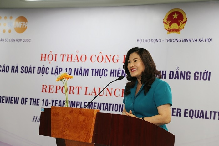 Deputy Minister of Labour, Invalids and Social Affairs Nguyen Thi Ha speaks at the seminar. 