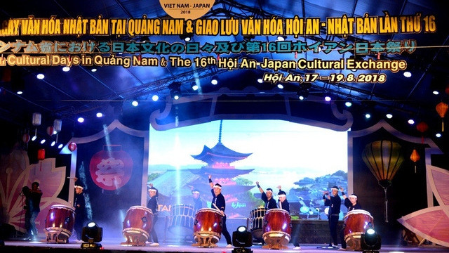 Minori Dako drum artists from Japan’s Ibaraki Prefecture performed at the opening ceremony of the two events. (Photo: dantri.com.vn)