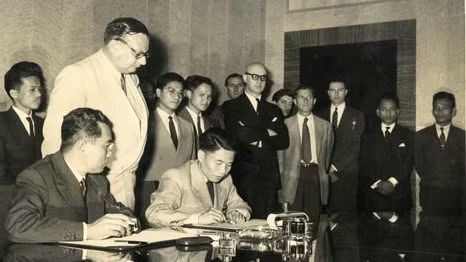 Deputy Defence Minister Ta Quang Buu, on behalf of the Government of the Democratic Republic of Vietnam, signs an armistice agreement on Indochina, on July 21, 1954.