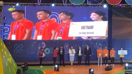 Lac Hong University team finished third at the ABU Robocon 2019. (Photo: thanhnien.vn)