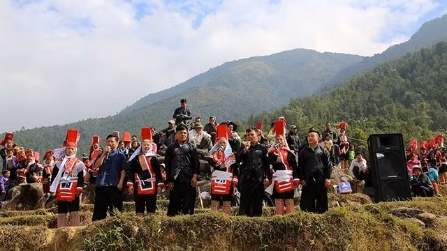 Dao Thanh Phan ethnic youngsters sing traditional songs during a traditional festival.