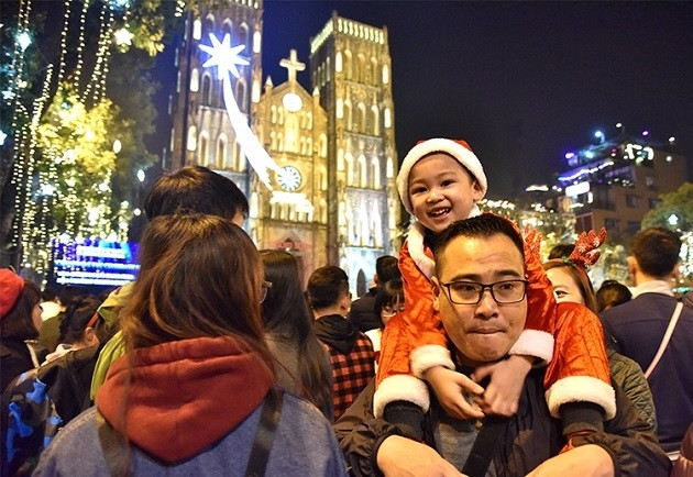 The joyful atmosphere welcomes Christmas at the Saint Joseph Cathedral Church in Hanoi. (Photo: Dang Khoa)