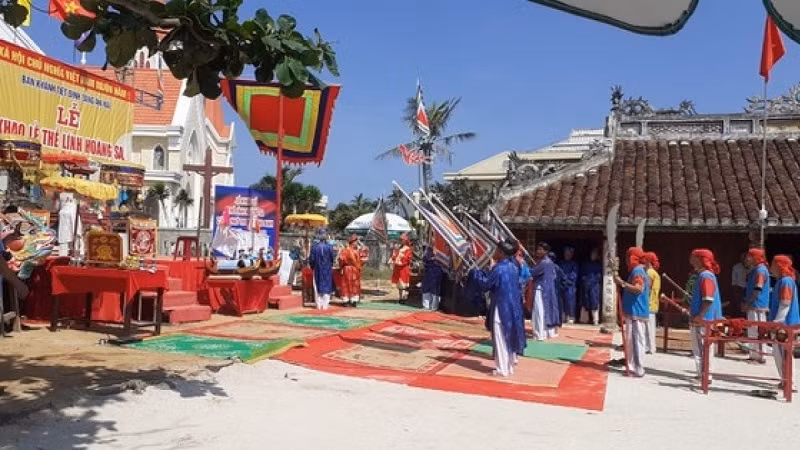 The festival to commemorate soldiers of the Hoang Sa Flotilla on Ly Son Island (Photo: VOV)