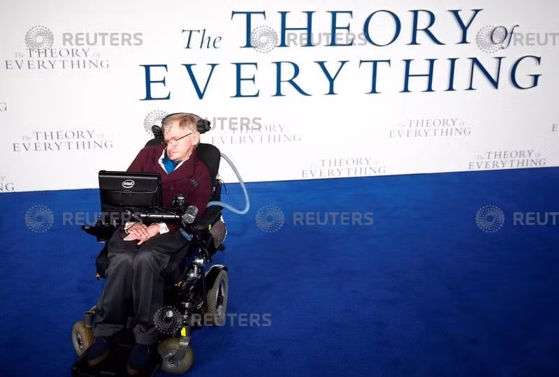 Stephen Hawking arrives at the UK premiere of the film "The Theory of Everything" which is based around his life, at a cinema in central London, Britain, December 9, 2014. (File photo:Reuters)