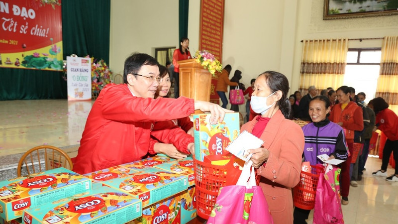 The "charity Tet market" in Yen Mo district, Ninh Binh province. (Photo: baoninhbinh.org.vn)