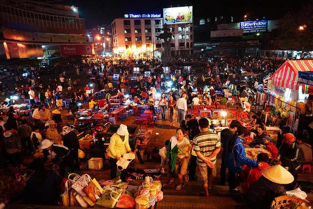 Da Lat’s Hell market in the beauty of night