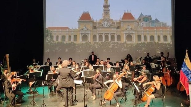 A performance at the cultural and culinary gala event. (Photo: VNA)