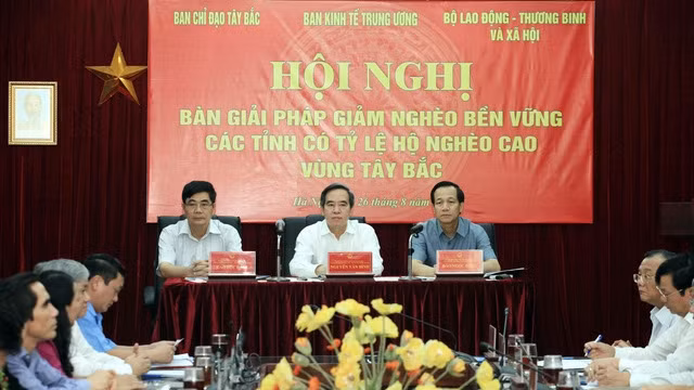 The meeting is held to discuss measures aimed at reducing poverty in the northwestern region.