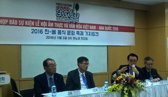 At the recent press conference, the organisers of the festival said that the band had 10,000 Vietnamese fans. 