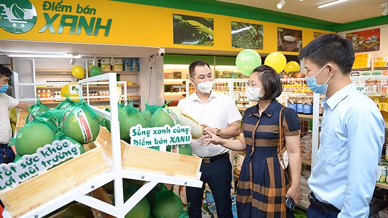 A green selling site in Nam Tu Liem District