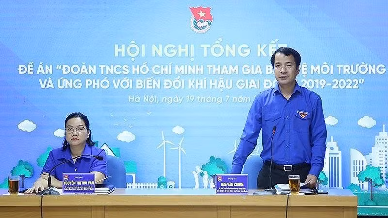 Secretary of the Ho Chi Minh Communist Youth Union Central Committee Ngo Van Cuong speaks at the conference.