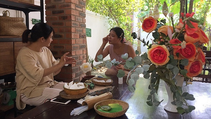 Le Thi Thanh Nhan (R) working with a staff member at Lavin Home through sign language 