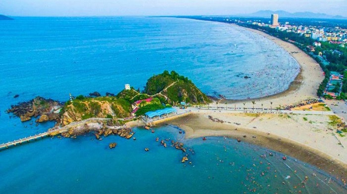 An aerial view of Cua Lo beach, an attractive tourist destination in Nghe An Province (Photo: hanoimoi.com.vn)