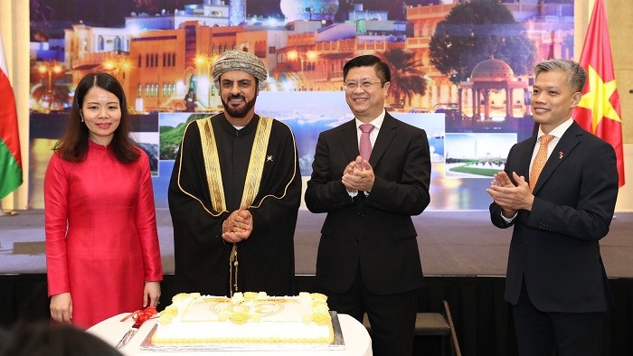 Leaders of the Party and the Ministry of Foreign Affairs of Vietnam along with international diplomats at the celebration of the 30th anniversary of the establishment of diplomatic relations between Vietnam and Oman in Hanoi on June 9, 2022.
