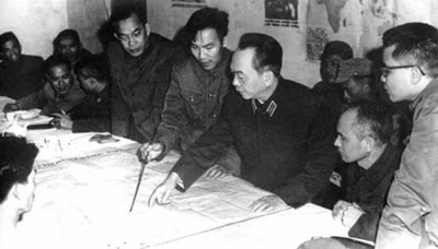 General Giap at Headquarters of the Air Defense - Air Force on December 28, 1972