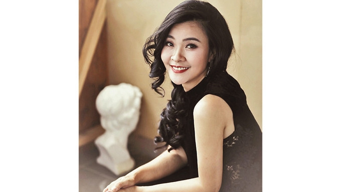 Meritorious Artist Anh Tuyet 