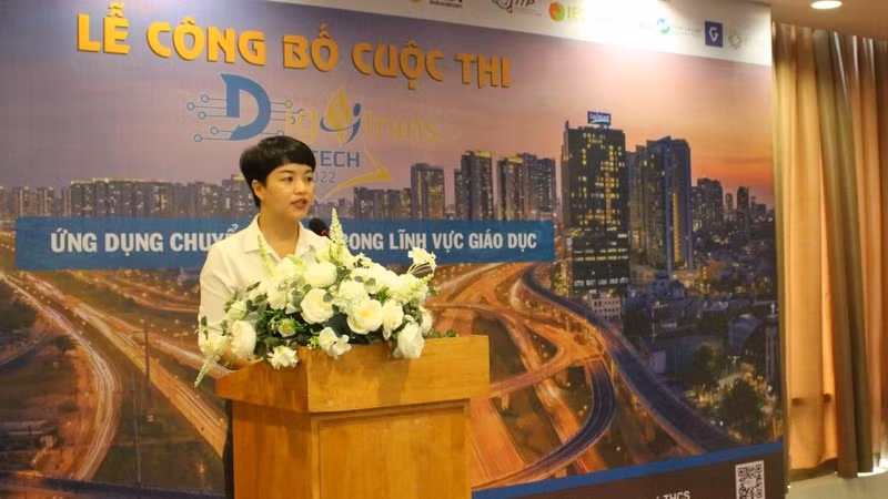 At the ceremony to launch the contest 