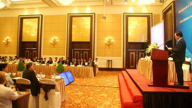 Minister of Education and Training Phung Xuan Nha speaking at the conference (Credit: dantri.com.vn)