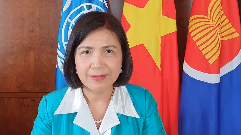 Ambassador Le Thi Tuyet Mai