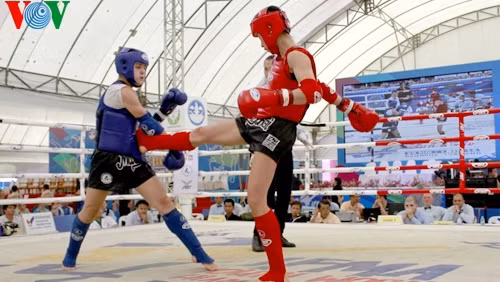 The 54kg weight class final age 16-17 between Vietnam’s Quach Thi Hoai (red) and Turkey's Merve Saglam. (Credit: VOV)