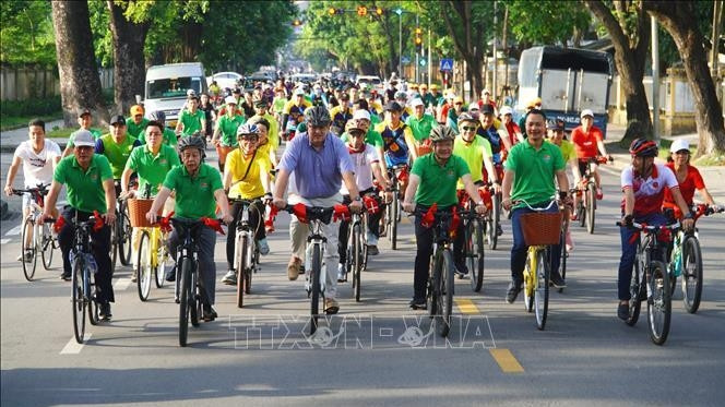 The Danish Ambassador and Hue leaders join the cycling event. (Photo: VNA)
