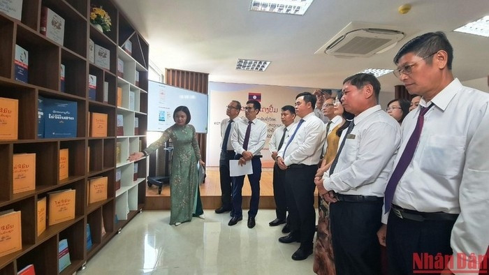 The delegates at the exhibition (Photo: NDO)