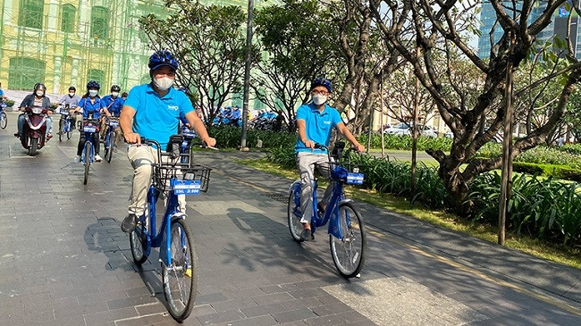 Each bicycle is rented out for 5,000 VND (0.22 USD) for 30 minutes (Photo: NDO/Quy Hien)