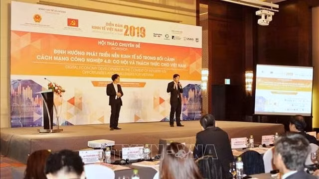 The seminar focuses on opportunities and challenges for Vietnam in developing its digital economy in the context of the fourth Industrial Revolution. (Photo: VNA)