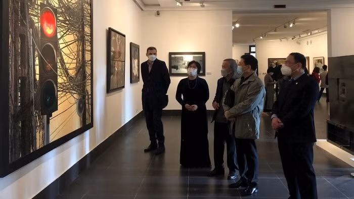 At the contemporary fine arts space (Photo: hanoimoi)