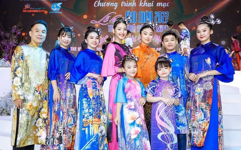 Designer Viet Hung (first from left) introduces new collections at Ao Dai Festival 