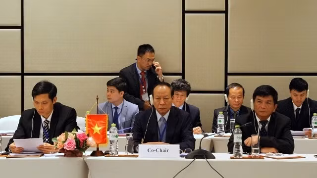 Vietnam’s Deputy Minister of Public Security, Senior Lieutenant General Le Quy Vuong (C) at the opening session of the 17th trilateral-bilateral ministerial meeting on drug control cooperation between Vietnam, Laos, and Cambodia, Vientiane, December 6. (Photo: NDO)