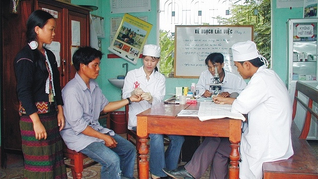Malaria pushed back thanks to joint efforts from the health sector at all levels and from public self-awareness. (Photo: qdnd.vn)