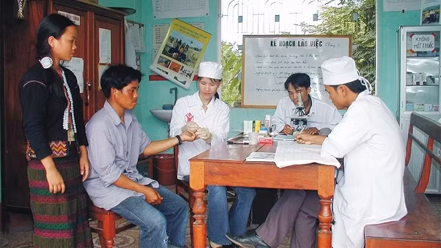 Malaria pushed back thanks to joint efforts from the health sector at all levels and from public self-awareness. (Photo: qdnd.vn)