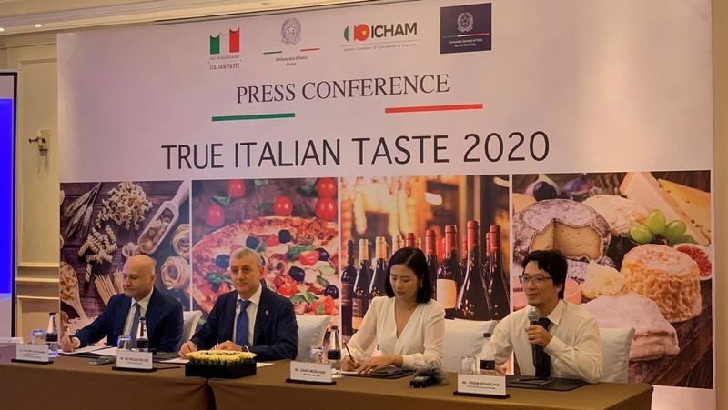 At the press conference for the programme (Photo: ICHAM Vietnam)